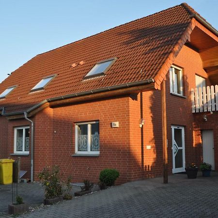 Gaeste-Und Ferienwohnung Magdeburg Alt-Olvenstedt, Zwei Schlafzimmer, Treppenlift, Ruhige Lage, Naehe Klinikum Und Abfahrten A 2 Und A 14 Exterior photo